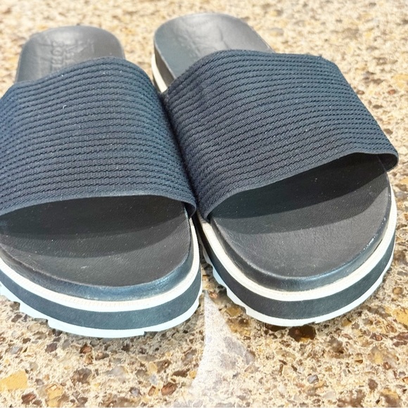 Sorel Black Slide Sandals with Ribbed Straps 9 - Picture 2 of 5